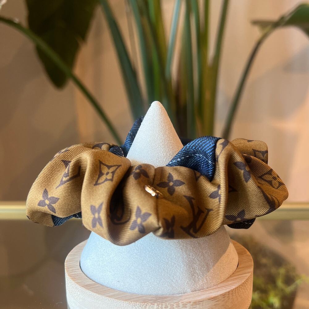 LOUIS VUITTON Be Mindful Chouchou Silk Monogram Scrunchie